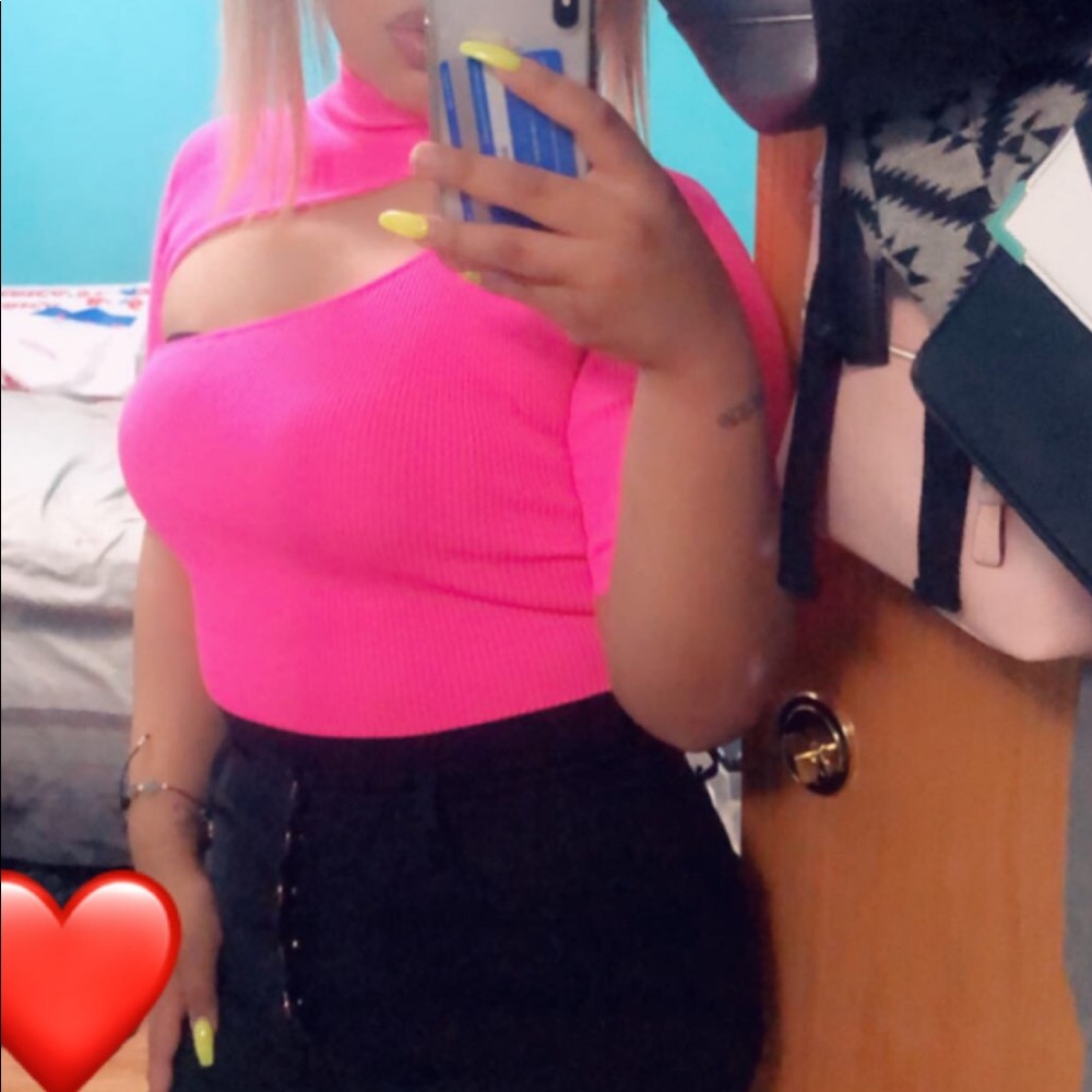 Amazing neon pink crop top Akira shirt!!